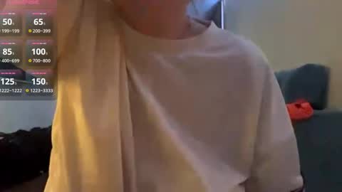 Snapshot of teneshaalthiser chatting on 04.10.26 Hello My name is Ida I will be very glad to see you 3 online show from 04.10.26