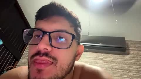 Snapshot of teo_rojas chatting on 05.21.26 Rojas online show from 05.21.26