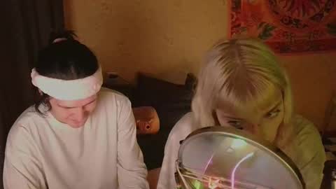 Snapshot of teoshi chatting on 12.19.25 Teoshi online show from 12.19.25