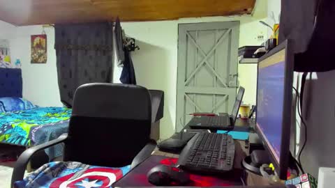 Snapshot of teoyes_ chatting on 11.06.25 teoyes_ online show from 11.06.25