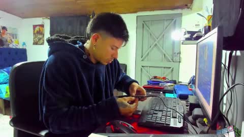 Snapshot of teoyes_ chatting on 11.08.25 teoyes_ online show from 11.08.25