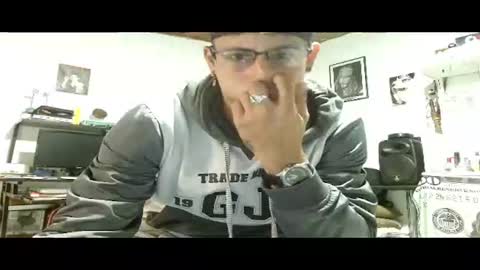 Snapshot of teoyes_ chatting on 12.17.25 teoyes_ online show from 12.17.25