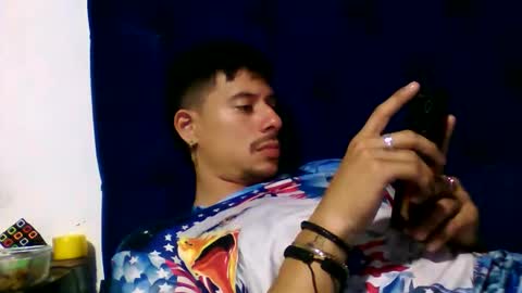 Snapshot of teoyes_ chatting on 12.21.25 teoyes_ online show from 12.21.25