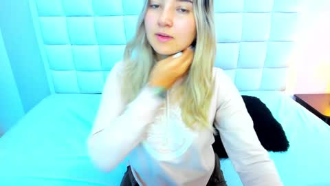 Snapshot of teresasroom_ chatting on 12.21.24 Teresa online show from 12.21.24