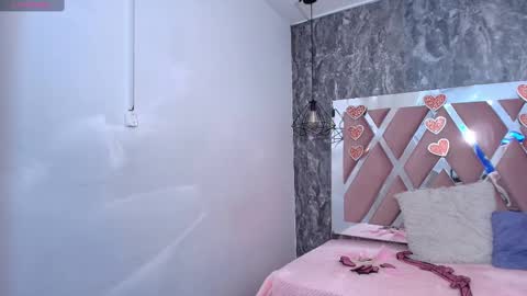 Snapshot of terraelowen chatting on 09.21.25 Terra Elowen online show from 09.21.25