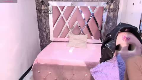 Snapshot of terraelowen chatting on 10.09.25 Terra Elowen online show from 10.09.25