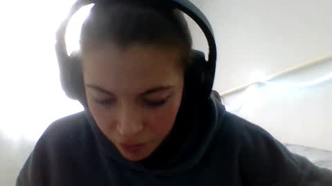 Snapshot of terranaufzinger chatting on 09.12.25 Anny Simpson online show from 09.12.25
