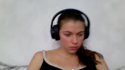 Snapshot of terranaufzinger chatting on 09.15.25 Anny Simpson online show from 09.15.25