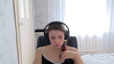 Snapshot of terranaufzinger chatting on 09.19.25 Anny Simpson online show from 09.19.25