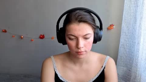 Snapshot of terranaufzinger chatting on 10.14.25 Anny Simpson online show from 10.14.25