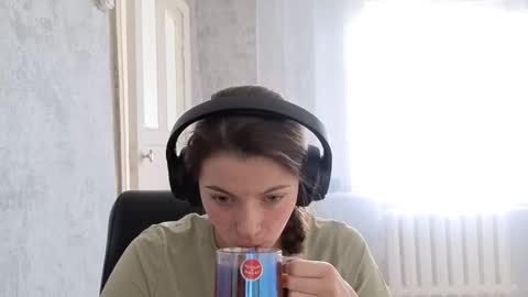 Snapshot of terranaufzinger chatting on 10.23.25 Anny Simpson online show from 10.23.25