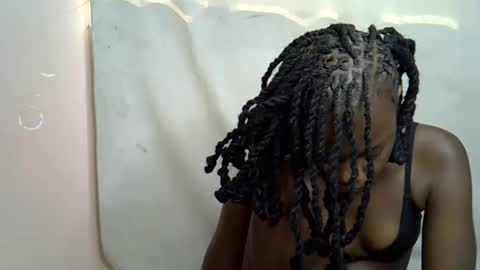 Snapshot of terriam chatting on 11.05.25 terriam online show from 11.05.25