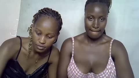 Snapshot of terriam chatting on 11.23.25 terriam online show from 11.23.25