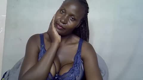 Snapshot of terriam chatting on 11.28.25 terriam online show from 11.28.25