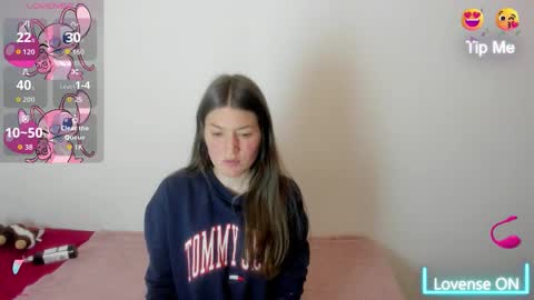 Snapshot of tesa_cute chatting on 10.03.25 tesa online show from 10.03.25