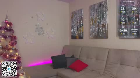 Snapshot of tesalune chatting on 12.26.24 Tessa online show from 12.26.24