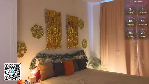 Snapshot of tesalune chatting on 12.31.24 Tessa online show from 12.31.24