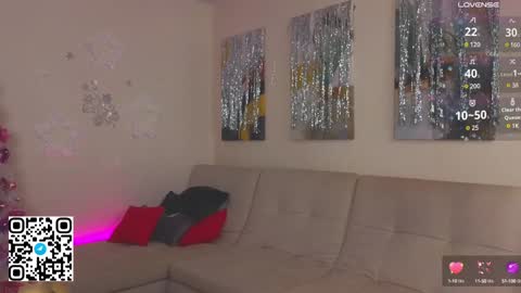 Snapshot of tesalune chatting on 01.15.25 Tessa online show from 01.15.25