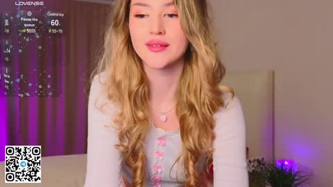 Snapshot of tesalune chatting on 02.06.25 Tessa online show from 02.06.25