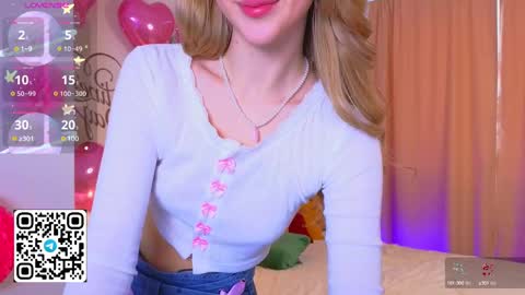 Snapshot of tesalune chatting on 02.14.25 Tessa online show from 02.14.25