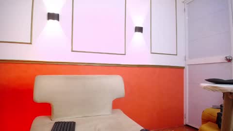 Snapshot of tessachains chatting on 12.03.25 tessachains online show from 12.03.25