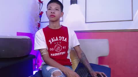 Snapshot of tessachains chatting on 12.19.25 tessachains online show from 12.19.25