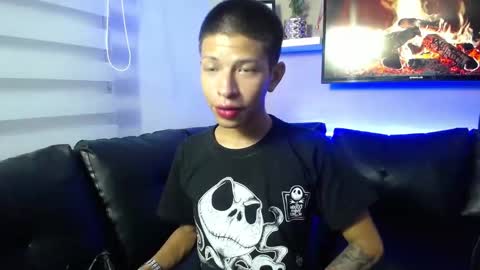 Snapshot of tessachains chatting on 12.22.25 tessachains online show from 12.22.25