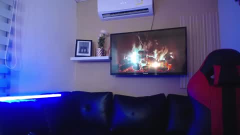 Snapshot of tessachains chatting on 12.23.25 tessachains online show from 12.23.25