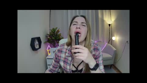 Snapshot of tessadaybreak chatting on 05.15.26 tessadaybreak online show from 05.15.26