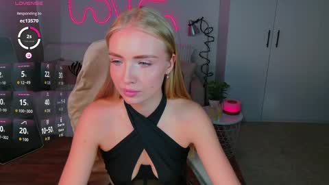 Snapshot of tessahamilton chatting on 05.27.26 TessaHamilton online show from 05.27.26