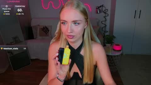 Snapshot of tessahamilton chatting on 05.28.26 TessaHamilton online show from 05.28.26