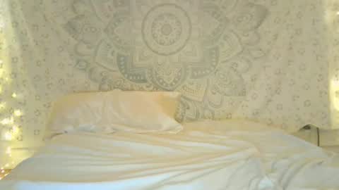 Snapshot of tessatempest chatting on 11.12.25 tessatempest online show from 11.12.25