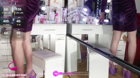 Snapshot of tgirlbelinda chatting on 11.30.25 tgirlbelinda online show from 11.30.25