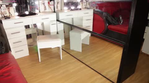 Snapshot of tgirlbelinda chatting on 12.20.25 tgirlbelinda online show from 12.20.25