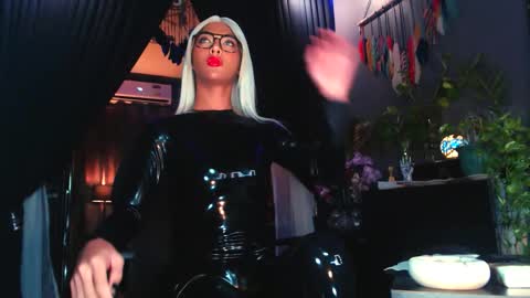 Snapshot of thalia_saint chatting on 09.23.25 Thalia Saint online show from 09.23.25