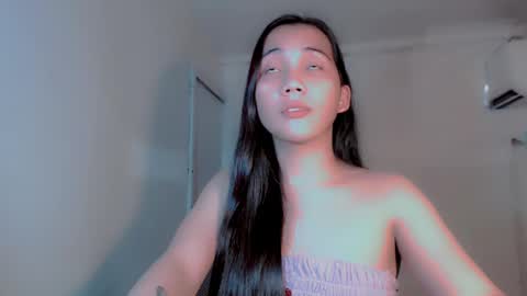 Snapshot of thalia_sunshine chatting on 12.04.24 Thalia online show from 12.04.24