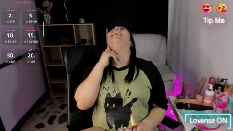 Snapshot of thaliabrooks_ chatting on 11.10.25 Thalia online show from 11.10.25