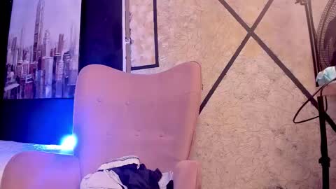 Snapshot of thaliabrooks_ chatting on 12.04.25 Thalia online show from 12.04.25