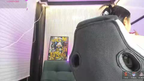 Snapshot of thaliabrooks_ chatting on 12.18.25 Thalia online show from 12.18.25