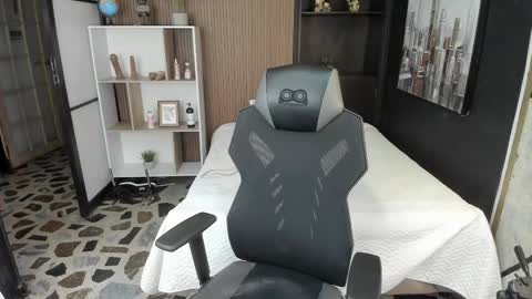 Snapshot of thaliabrooks_ chatting on 03.25.26 Thalia online show from 03.25.26