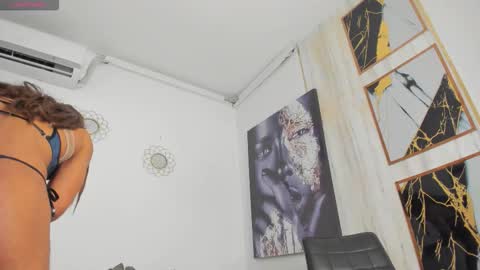 Snapshot of thamara_thompsonts chatting on 10.26.25 Thamara Thompsont online show from 10.26.25