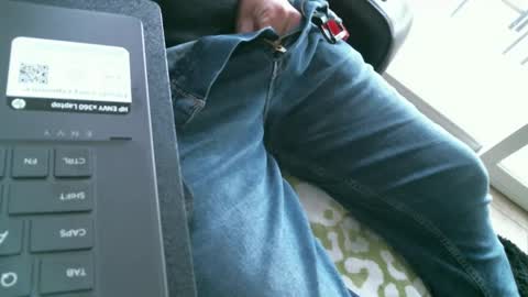 Snapshot of thameslee chatting on 01.22.25 Thames online show from 01.22.25