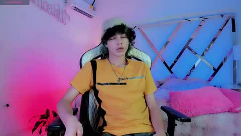 Snapshot of thanier_18 chatting on 04.22.26 thanier_18 online show from 04.22.26