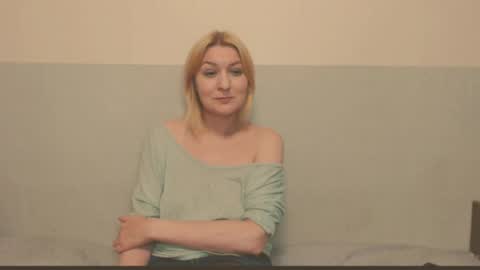 Snapshot of the_basic_instinctt chatting on 05.19.26 Eva online show from 05.19.26