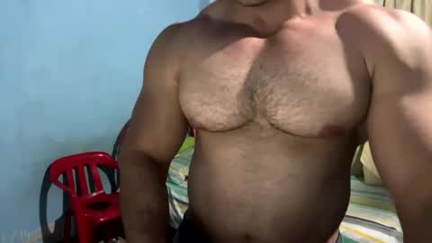 Snapshot of the_beastmuscle chatting on 03.08.25 beast online show from 03.08.25