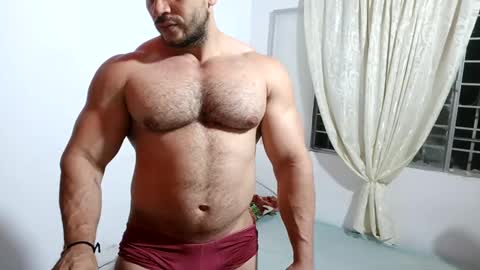 Snapshot of the_beastmuscle chatting on 10.06.25 beast online show from 10.06.25