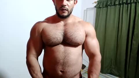 Snapshot of the_beastmuscle chatting on 10.08.25 beast online show from 10.08.25