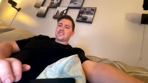 Snapshot of the_hundreds chatting on 09.15.25 the_hundreds online show from 09.15.25