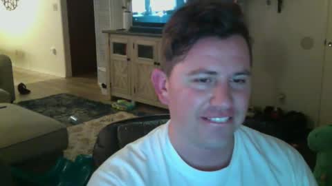 Snapshot of the_hundreds chatting on 10.07.25 the_hundreds online show from 10.07.25