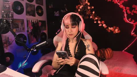 ...  ... online show from 12.10.24